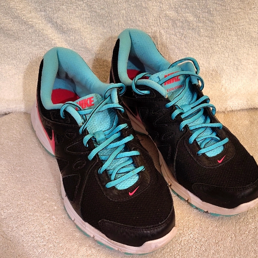 Nike Women's Revolution 2 Black and Teal Sneakers With Box Size 10